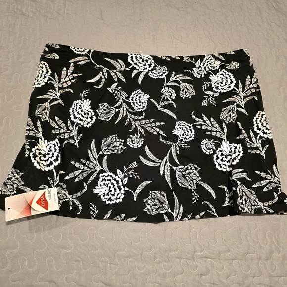 Lands End Womens Swim Skirt Floral Swim Bottoms Black & White NWT Size 22 W - Picture 8 of 9